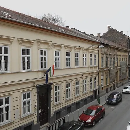 Thea / Free Parking Budapešť