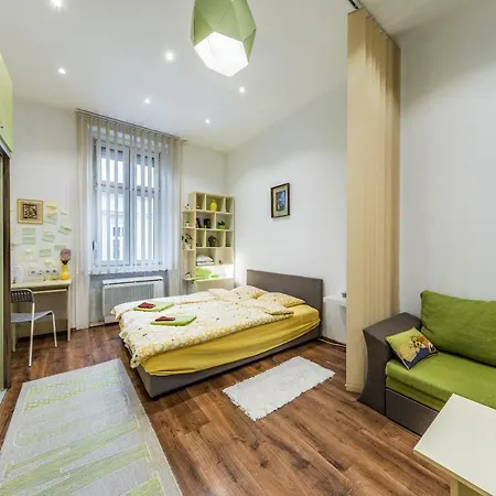 Apartamento Thea / Free Parking Budapeste
